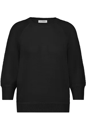 In Shape De Pullover Odile Raglan van is een casual dames t-shirt met een effen patroon