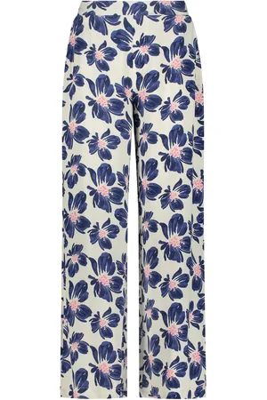 In Shape De Pantalon Moos van is een stijlvolle dames pantalon met een opvallende bloemenprint