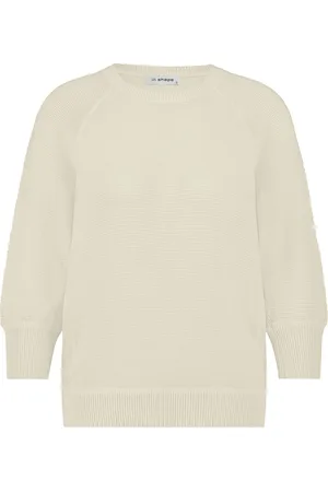 In Shape De Pullover Odile Raglan van is een casual dames t-shirt met een effen patroon