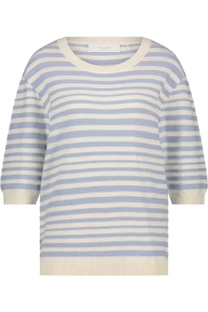 NUKUS De Violet Top van is een stijlvolle top met een ronde hals en driekwart mouwen, perfect voor casual dagen
