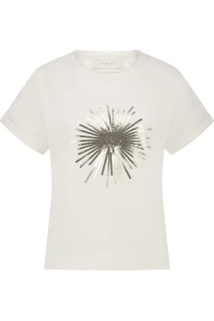 NUKUS Het Shirt Albufeira van is een casual dames top met korte mouw en een ronde halslijn