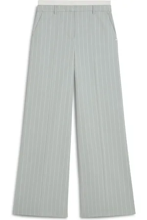 Josh V De Pantalon Nina van is een stijlvolle dames pantalon met een verfijnd streeppatroon