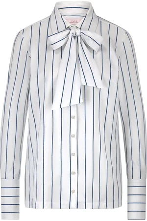 Studio Anneloes De Blouse Nena Pinstripe van is een trendy dames blouse met een strik kraag en lange mouwen
