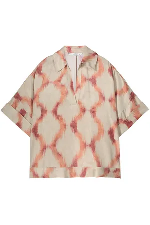 Summum Woman De Blouse Faded Ikat van is een casual blouse met een losse pasvorm en een stijlvolle V-hals