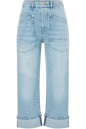 Mac Deze , onderdeel van de dames jeans collectie, heeft een normale taille en cropped design