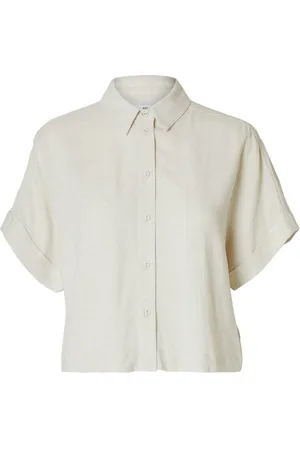 SELECTED De Blouse Viva van is een minimalistische dames blouse met een button down kraag en korte mouwen