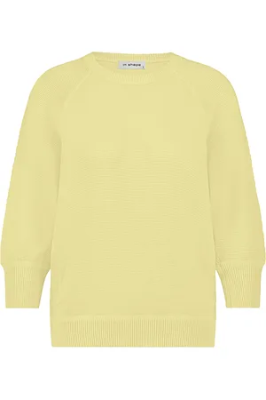 In Shape De Pullover Odile Raglan van is een casual dames t-shirt met een effen patroon