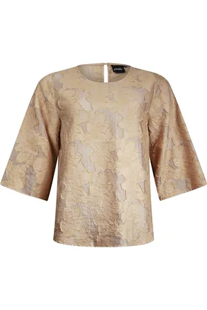 Poools De Blouse Flower van is een stijlvolle dames blouse met een elegant bloemenpatroon