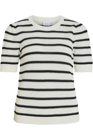 VILA Het T-shirt Dalo van is een stijlvol dames T-shirt met een ronde halslijn en korte mouwen