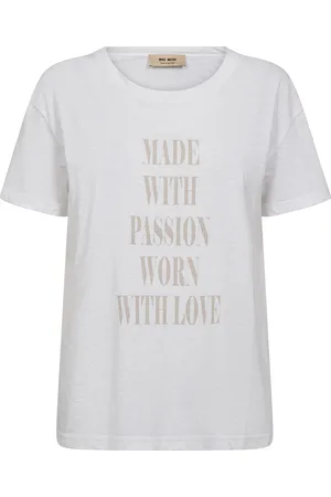 Mos Mosh Het T-shirt Rodem van is een casual dames t-shirt met een ronde hals en korte mouwen