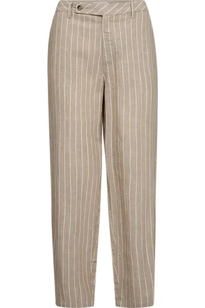 Freequent De Pantalon Lavega van is een minimalistische pantalon met normale taille