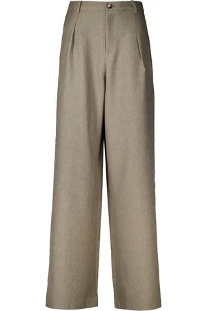 Co`Couture De Pantalon Nana van is een stijlvolle pantalon met een losse fit, ontworpen met een effen patroon
