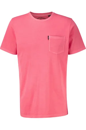 Superdry Het T-shirt Classic Essential Pocket van is een stijlvol heren T-shirt met een ronde hals en korte mouwen