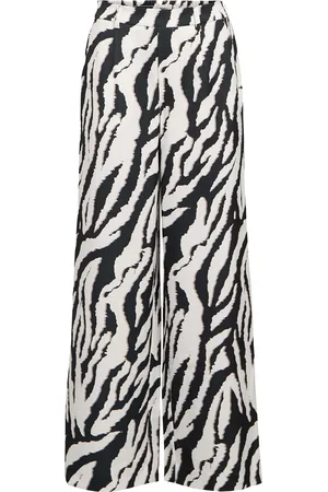 Object De Pantalon Alba Print van is een dames pantalon met een opvallende dierenprint
