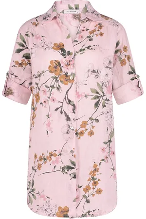 In Shape De Blouse Femke Romantic Flower van is een elegante dames blouse met een button down kraag en lange mouwen