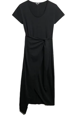 Superdry De Jurk Slub Wrap van is een casual dames jurk met korte mouw, een ronde halslijn en een effen patroon