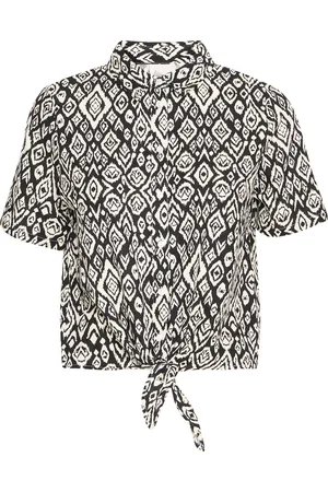 Ichi Blouse Linno van biedt een bohemian stijl met een opstaande kraag, losse pasvorm en lange mouwen