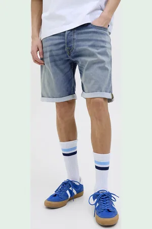 JACK & JONES De Short Rick Icon van is een heren short gemaakt van comfortabel denim met een normale taille