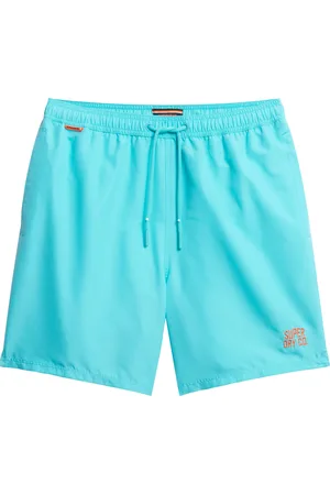 Superdry De Zwemshort Essential van is een stijlvolle zwemshort met een elastische taille, voorzakken en een handig koord