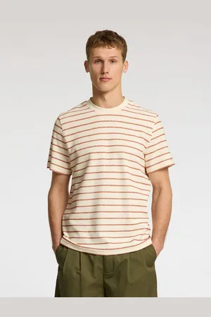 SELECTED T-shirt Django Streep van is een casual heren polo gemaakt van zacht katoen