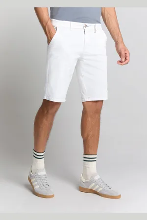 No Excess De Short Chino van is een heren short met een casual stijl en een normale taille