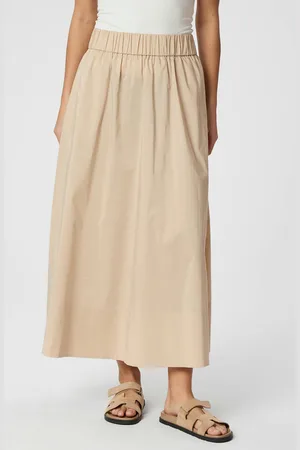 Neo Noir De Rok Yara van is een elegante maxi met een elastische tailleband voor comfort