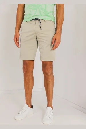 State of art De Bermuda Plain van is een casual heren short met voor- en achterzakken