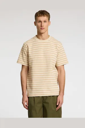 SELECTED T-shirt Eli Seersucker van is een stijlvol heren T-shirt met een subtiel gestreept patroon
