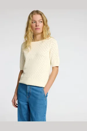 SELECTED Het T-shirt Helen van is een dames T-shirt met een minimalistisch design