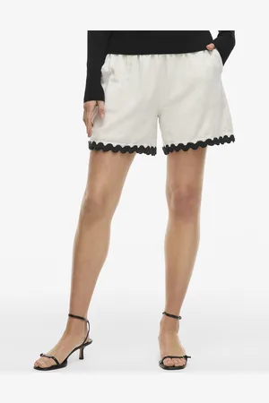 VILA De Short Manda Wavy van is een minimalistische dames short met een elastische taille en een relaxed pasvorm