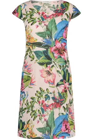In Shape Jurk Fien Tropical van is een bohemian dames jurk gemaakt van katoen, zonder mouwen en met een levendig bloemenpatroon