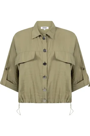 ZOSO Blouse Nienke van is een stijlvolle dames blouse met een boxy fit en een effen patroon