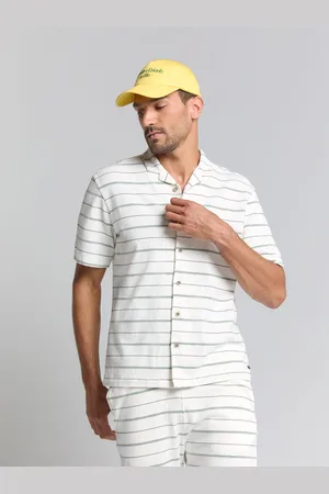 No Excess Het shirt van is een casual heren overhemd met korte mouwen en een streep patroon
