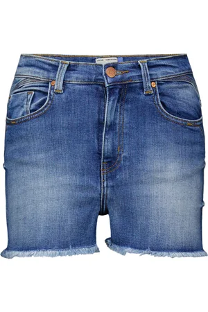LTB Short Carola van is een casual dames short met een normale taille, voor- en achterzakken en een knoop- en ritssluiting