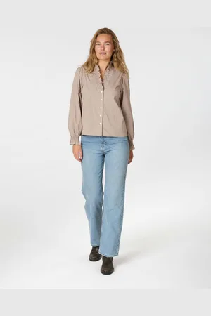 Neo Noir De Blouse Brielle Streep van is een stijlvolle dames blouse met een V-hals en lange mouwen