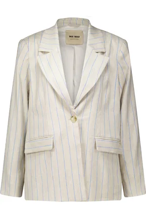 Mos Mosh De blazer van , een stijlvolle dames blazer, heeft een klassieke spreidkraag en knoopsluiting