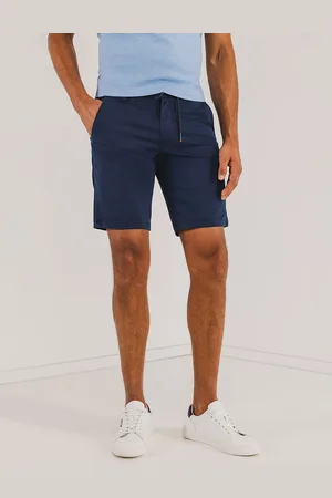 State of art De Bermuda Plain van is een casual heren short met voor- en achterzakken