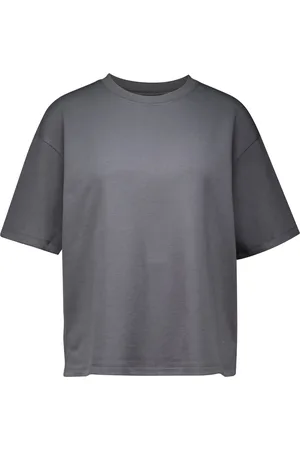 With Black Het t-shirt van is een casual dames T-shirt met een ronde halslijn en korte mouwen