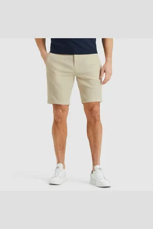 Cast Iron De Short Chino Structure van is een heren short met een casual stijl en normale taille