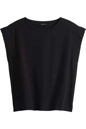 Opus De top van is een stijlvolle dames top zonder mouwen met een ronde halslijn en een casual fit