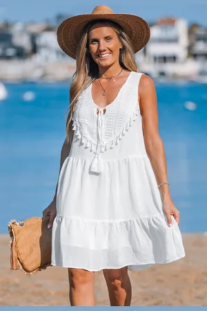 Cupshe Witte gelaagde mouwloze mini-jurk