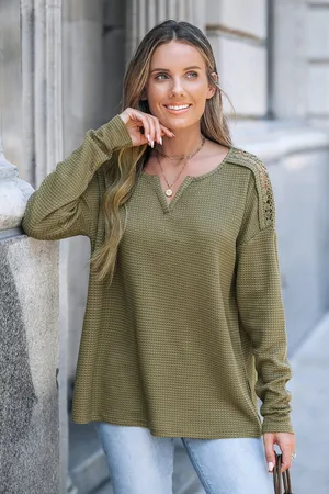 Cupshe Groene gebreide top met lange mouwen en inkepingen in de hals