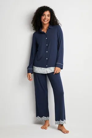 Cupshe Blauwe pyjamatop met kanten rand en broekset
