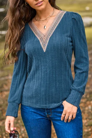 Cupshe Marineblauwe kanten V-hals pofmouw top met lange mouwen