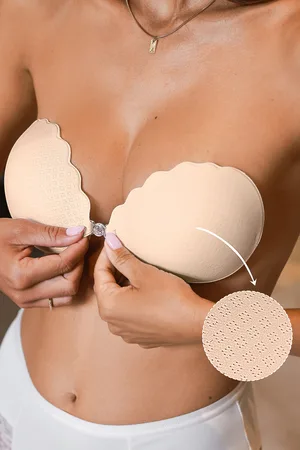 Cupshe Smooth Operator Beige Zelfklevende BH