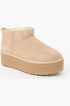 UGG Classic Ultra Mini Platform enkellaarsje van suède