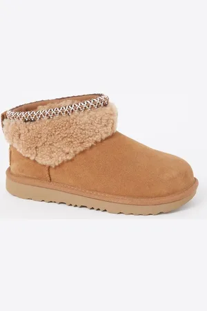 UGG Classic Ultra Mini enkellaarsje van suède met details van schapenvacht