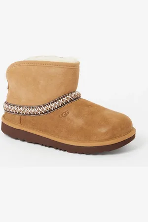 UGG Classic Mini Crescent enkellaarsje van schapensuède