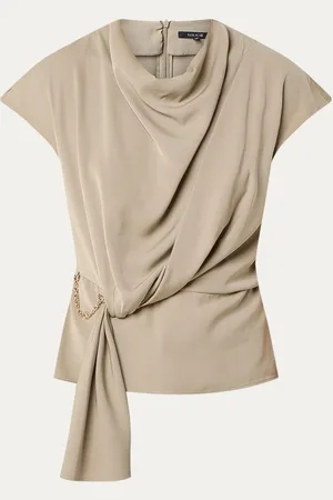 NIKKIE. Imani top met knoopdetail en watervalhals