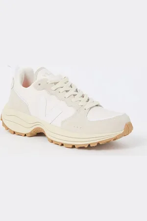 Veja Venturi van mesh met suède details